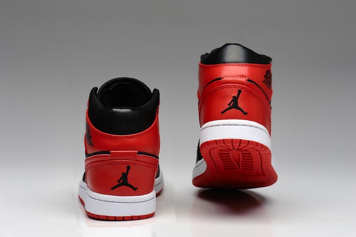 Nike Air Jordan 1 Retro j ai Femmes chaussures en vente Rouge Noir (3)